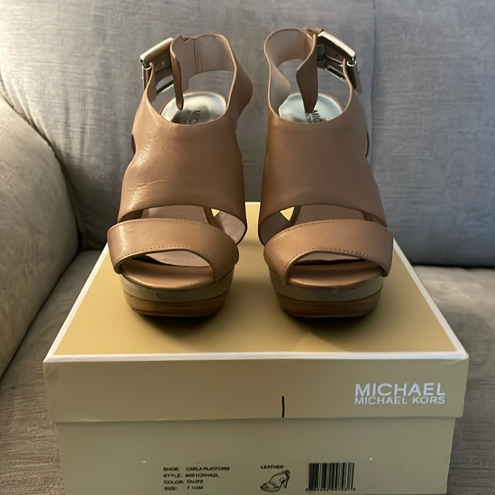 MICHAEL Michael Kors Carla Leather Platform Taupe size 7 1/2